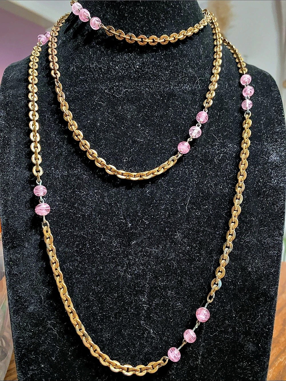 VTG Gold-Tone Chain Pink Glads Bead Necklace